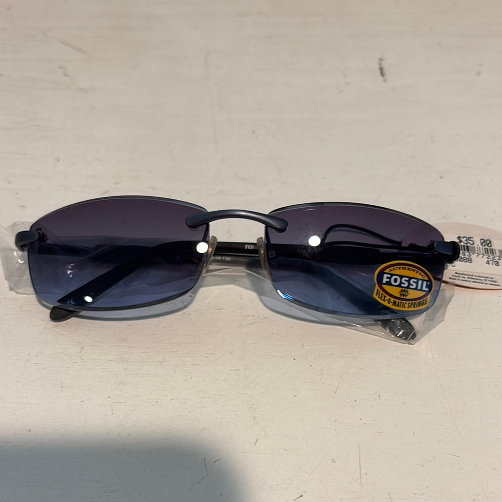 Fossil Black Sunglasses with Gradient Lenses